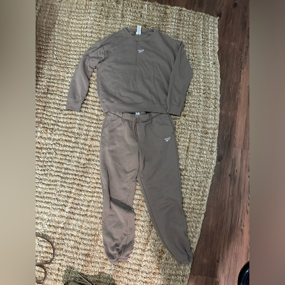 Reebok Matching Sweat Set (LARGE)